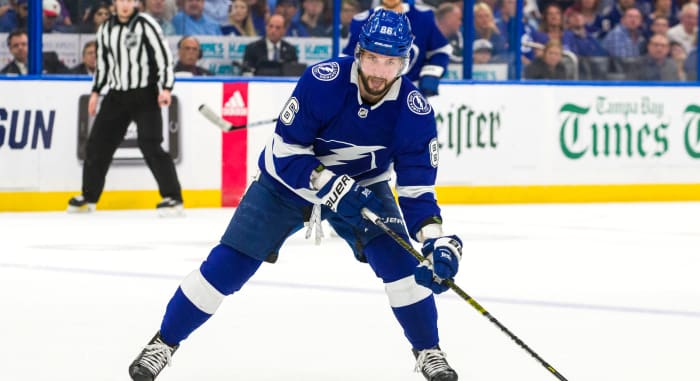 lightning-kucherov-100-points.jpg